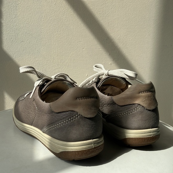 Ecco Leather Sneakers women’s size 39 - Picture 3 of 7